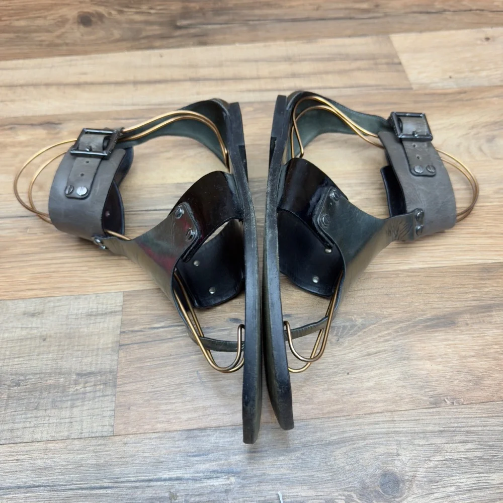 Tory Burch Black and Gold women size 7 strap Gladiator Strappy Sandals